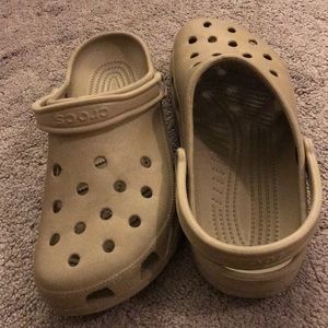 Man size 12  crocs with crosbitter